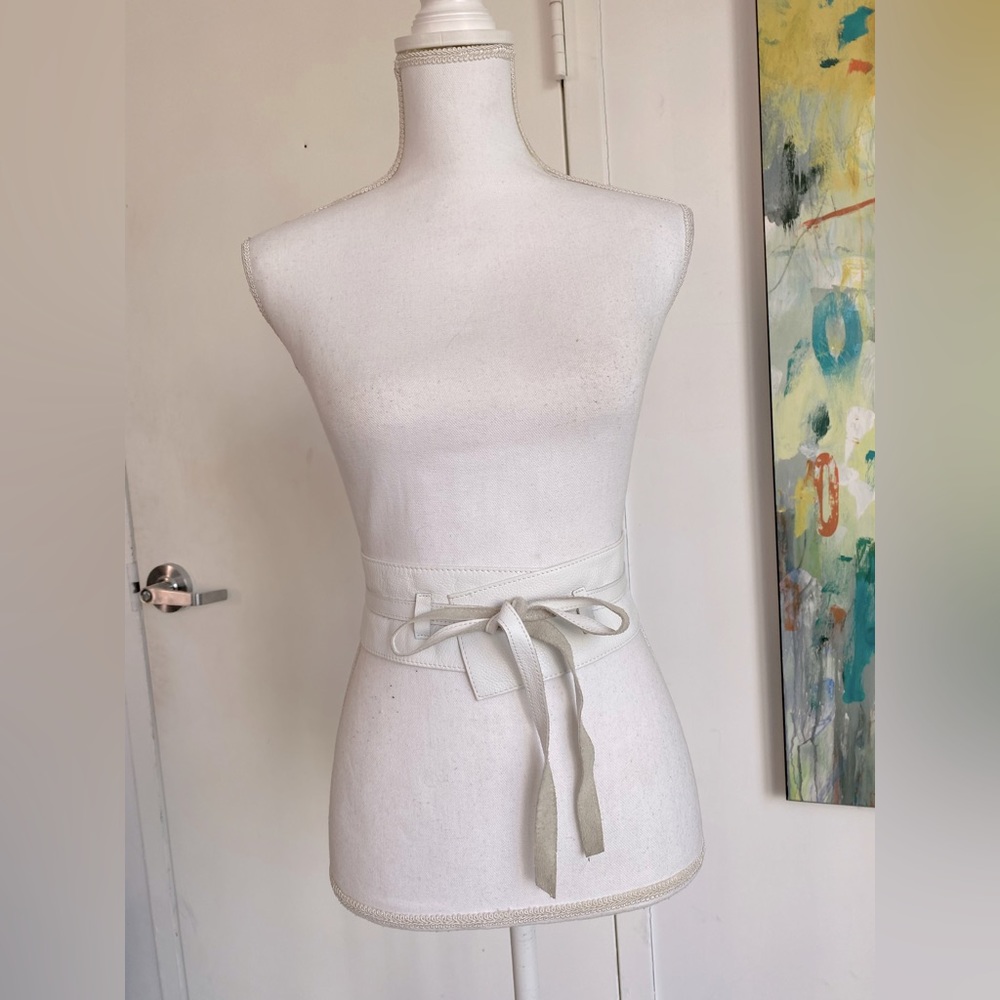 GUESS White Leather Waist Belt Size Small